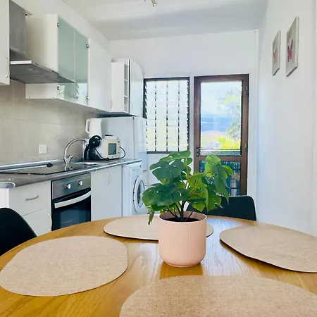 Dom wakacyjny 2 Bedroom Flat With Big Pools And Big Terrace Parque Don Jose, 313 Costa Del Silencio