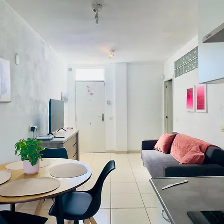 Tatil Evi 2 Bedroom Flat With Big Pools And Big Terrace Parque Don Jose, 313